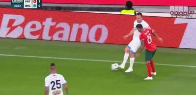  Yardım maçında Ricardo Quaresma'nın Terry'i çelme ile düşürdüğü anlar herkesi güldürdü
