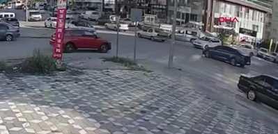 Trafikte yol verme tartışmasında sürücüye yumruk atan şüpheliye gözaltı