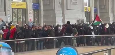 İtalya'da Filistin'i tanımayan h&uuml;k&uuml;mete karşı protesto g&ouml;sterisi d&uuml;zenlendi
