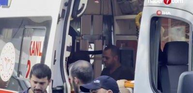 Minibüs durakta bekleyen halk otobüsüne arkadan çarptı