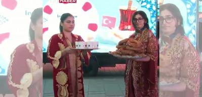 Türk mutfağı New York’ta: Times Meydanı’nda simit ve çay ikramı