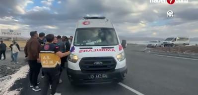 Öğrenci servisi ile tırın çarpışması sonucu 14 kişi yaralandı