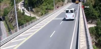 T&uuml;nelde geri manevra yapan otob&uuml;s kazaya yol a&ccedil;tı! Nedeni şoke etti