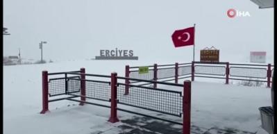 Erciyes'te kar yağışı etkili oldu