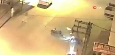 Adana'da iki motosiklet kafa kafaya çarpıştı: 2 kişi yaralandı