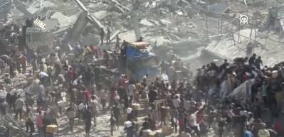 Ateşkes sonrası Gazze'ye girenm yardım tırları böyle görüntülendi