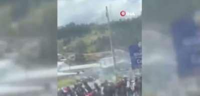 Devlet Başkanının aracına taşlı sopalı saldırı: O anlar kamerada!