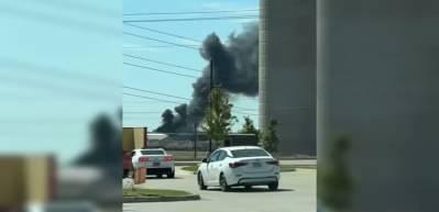 ABD'de sıcak saatler! Uçak otoyoldaki araçların üzerine düştü! Bölgede alarm verildi