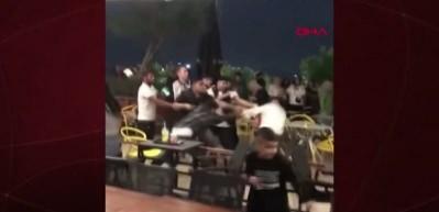 Adana'da bir AVM'de meydan savaşı!