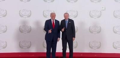 Başkan Erdoğan, Trump ile Mısır'da g&ouml;r&uuml;şt&uuml;! Dikkat &ccedil;eken anlar