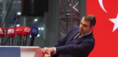 Çağatay Güç konuşmasının ardından sahnede yere yığıldı!