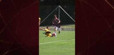 11 yaşındaki Brezilyalı durdurulamıyor: Tam 3 tekme attılar