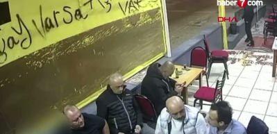 Çay ocağında otururken tabancayla vuruldu, o anlar kamerada