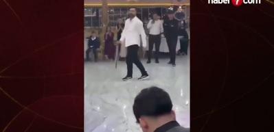 Adana'da düğünde bıçaklı dans! Çocuklar kıl payı kurtuldu