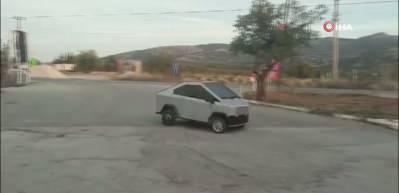 Denizlili usta Cybertruck’tan ilham alarak elektrikli araç yaptı