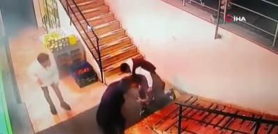 Esenyurt’ta tekme tokat dehşeti: 1 kişiyi öldüresiye dövdüler