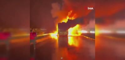 Hindistan'da motosiklet yolcu otobüsüne çarptı: 25 ölü