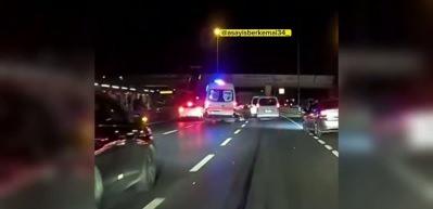 Motosikletten fırlayan kişi ambulansın altında kaldı! Tüm sürücüler seferber oldu