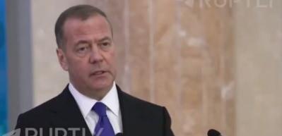 Medvedev’den Trump’a sert sözler: “Geveze bir barış elçisi, artık Rusya ile savaş halinde”