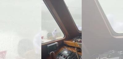 Şarkıcı Bengü, Ege Denizi'nde hortuma yakalandı! Korku dolu anlar kamerada