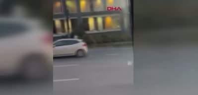 Trafik magandası sinirlendi aracın camını parçaladı