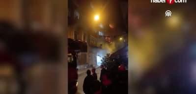 Beyoğlu'nda apartmanda çıkan yangında mahsur kalan 8 kişi kurtarıldı