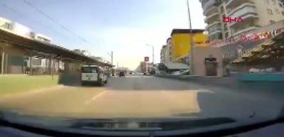 El freni çekilmeyen araç yol kaydı! Facia ucuz atlatıldı