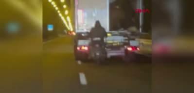 Hareket halindeki TIR’dan koyun hırsızlığı kamerada