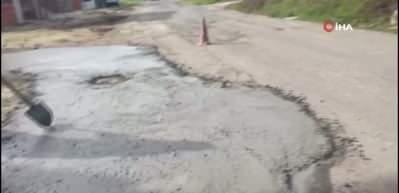 Köstebek yuvasına dönen yolu kendi imkanlarıyla onararak beton attılar