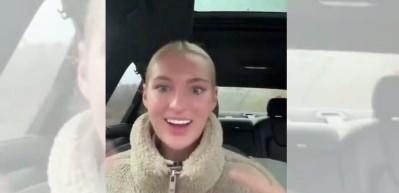 Sosyal medyada eleştiri yağmuruna tutuldu: Dişlerini beyazlatmak için oje kullandı! 