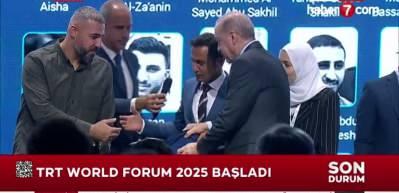 Gazze'de giydiği &ccedil;elik yeleği Başkan Erdoğan'a takdim etti!