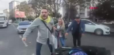 Ataşehir'de motosikletliye tekme-tokatlı saldırı: ‘Nasıl küfür edersin’