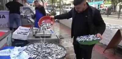 Amasya’da hamsi 50 TL'ye düştü: Vatandaşlar sıraya girdi, balıkçıdan dikkat çeken sözler