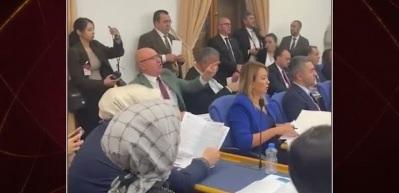 CHP'li Tanal yine bildiğiniz gibi! Komisyonu provoke etti, kameralar önünde yalan söyledi