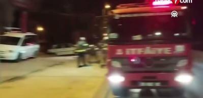 Denizli'de oto galeride çıkan yangında 5 araç hasar gördü