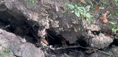  Isparta'da elma bahçelerinde yaklaşık 1 metrelik obruklar oluştu, bazı evlerin duvarları çatladı