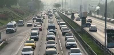 İstanbul'da haftanın ilk sabahı durma noktasına geldi: Trafik yoğunluğu yüzde 73’e dayandı