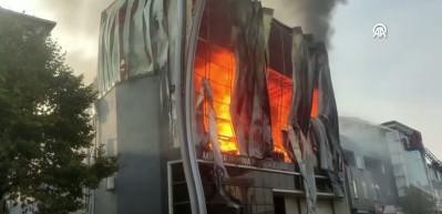 Kocaeli'ndeki parfüm imalathanesinde korkunç patlama!