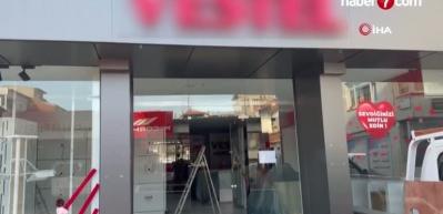 Müşterileri adına kredi çekti, şikayetler üzerine gözaltına alındı