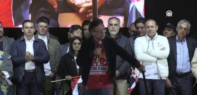 Petro, Katar Emiri Al Sani'ye Karayipler için arabuluculuk yapması teklifinde bulundu