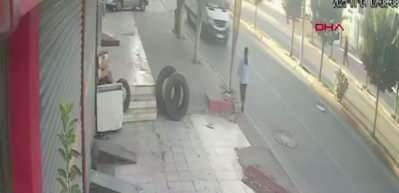 Polis otosunun çarptığı kadının kaza anı kamerada