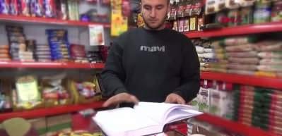 Tokat’ta hayırsever, bakkalın veresiye defterindeki 149 bin TL'lik borcu ödedi