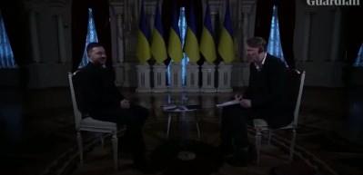 Röportaj sırasında elektrik kesildi: Zelenskiy karanlığa gömüldü