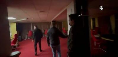 Baba ve iki oğlu kruvaziyer turu yaparak kumar oynatmışlar