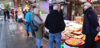 Balıkçı tezgahlarında hamsi bolluğu devam ediyor