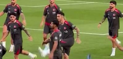 Emirhan Top&ccedil;u sakatlığı nedeniyle Milli Takım aday kadrodan &ccedil;ıkartıldı