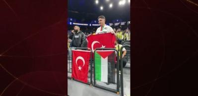 Fenerbahçeli taraftarlardan Maccabi maçı öncesi Filistin göndermesi