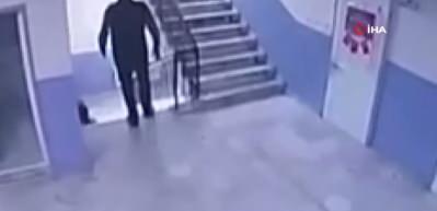 Manisa'da öğrenciyi merdivenden iten okul müdürü gözaltına alındı
