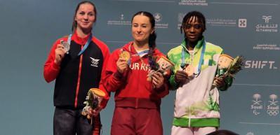 Riyad'da kadın halterciler tarih yazdı! Madalyalarını Atatürk'e armağan ettiler