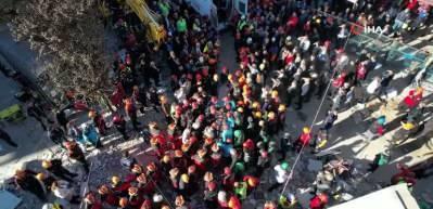 Taburcu olan Dilara ailesinin mezarına koştu